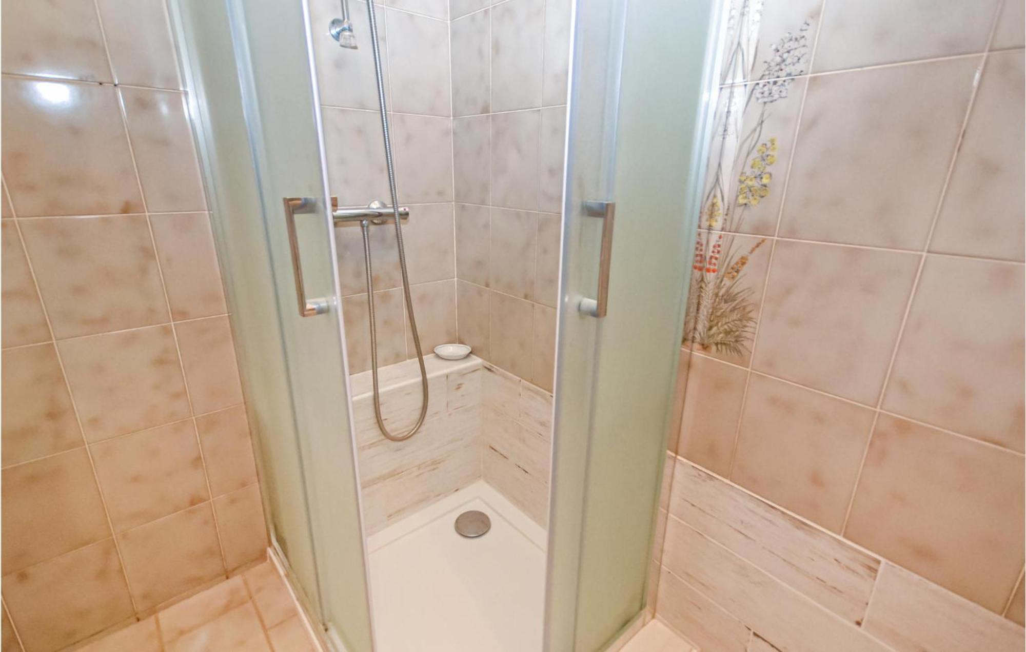 1 Bedroom Pet Friendly Home In Entrechaux Ngoại thất bức ảnh